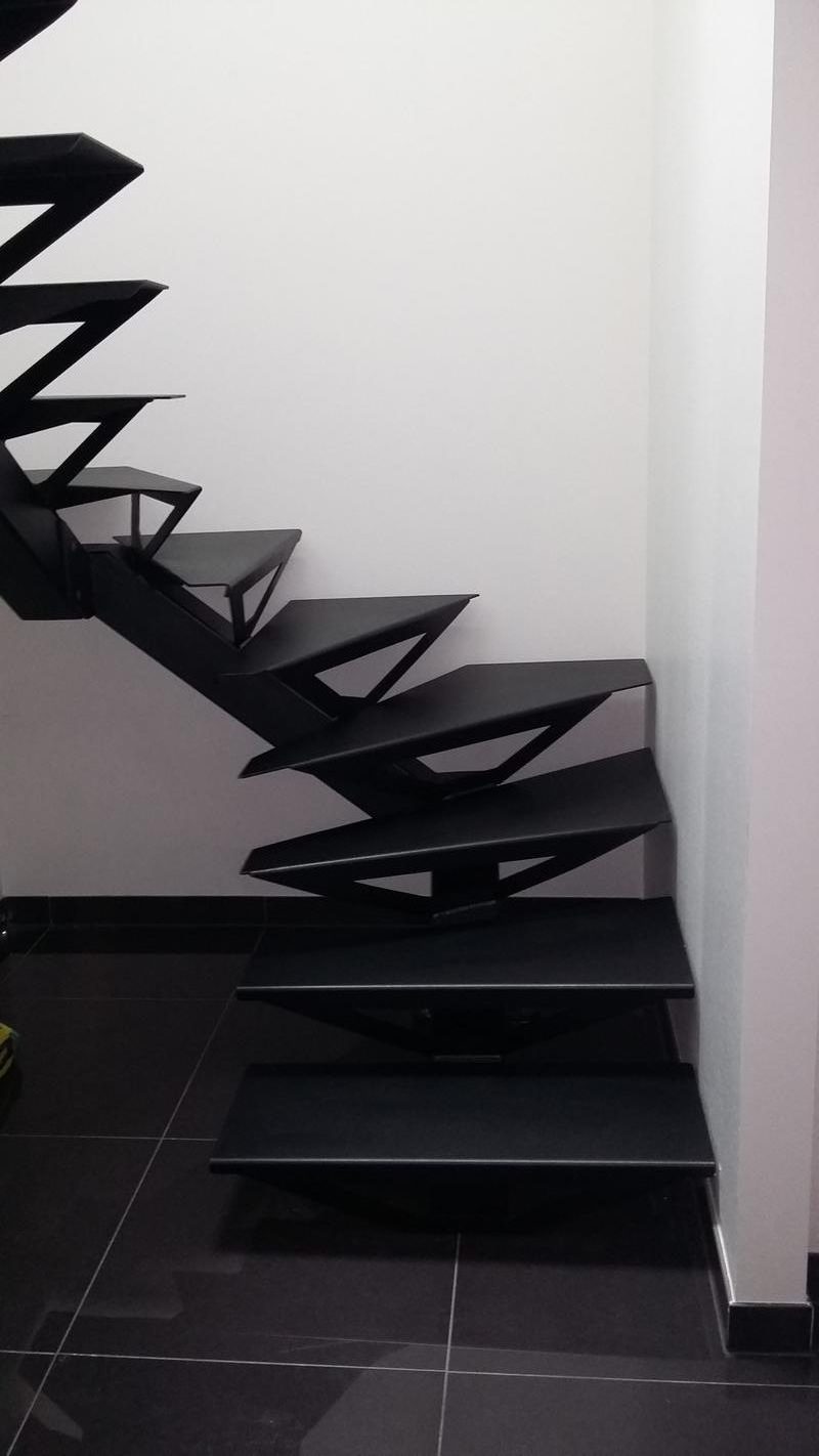 Escalier metal limon central en Alsace